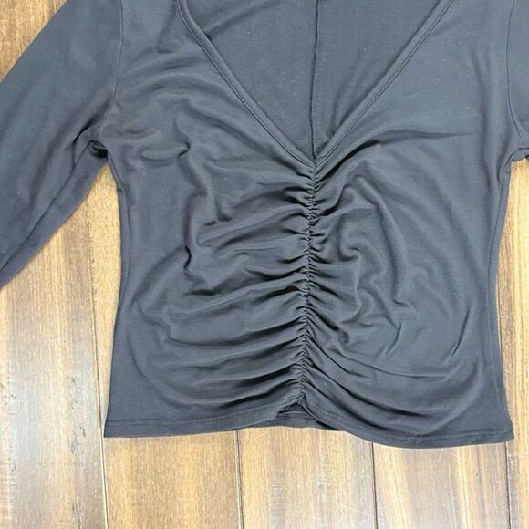 Lulu’s L Black Ruched Middle Long Sleeve Cropped Top V Neck, Soft - Picture 3 of 9